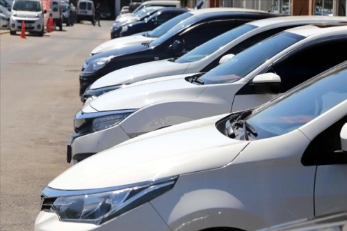 İkinci el oto satışları azaldı, fiyatlar değişmedi İkinci el oto satışları azaldı, fiyatlar değişmedi