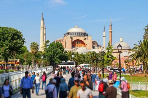 İstanbul turist sayısında pandemi öncesini de geçti İstanbul turist sayısında pandemi öncesini de geçti