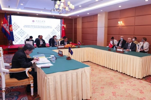 Güneydoğu Asya’da ‘diyalog ortaklığı’na adım Güneydoğu Asya’da ‘diyalog ortaklığı’na adım