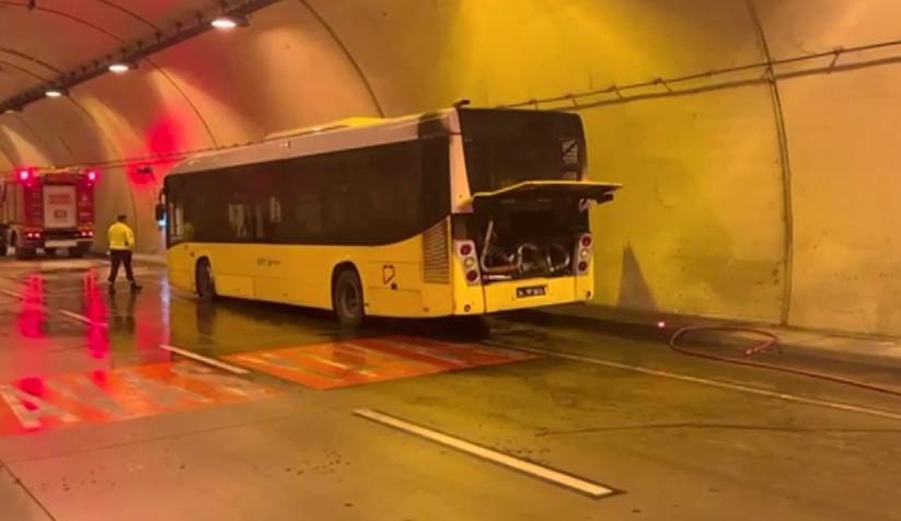 SON DAKİKA: İETT otobüsü alev aldı! Bomonti Tüneli'nde korku anları SON DAKİKA: İETT otobüsü alev aldı! Bomonti Tüneli'nde korku anları