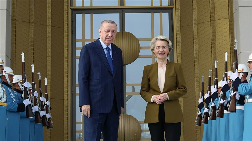 Cumhurbaşkanı Erdoğan AB'ye mesajı verdi: Türkiye kilit ülke konumunda! Cumhurbaşkanı Erdoğan AB'ye mesajı verdi: Türkiye kilit ülke konumunda!