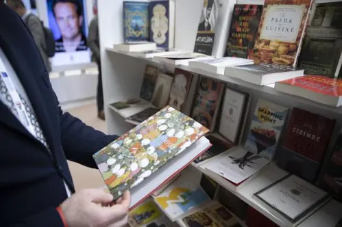 Londra Kitap Fuarı'nda "Türkiye" standı büyük ilgi görüyor Londra Kitap Fuarı'nda "Türkiye" standı büyük ilgi görüyor
