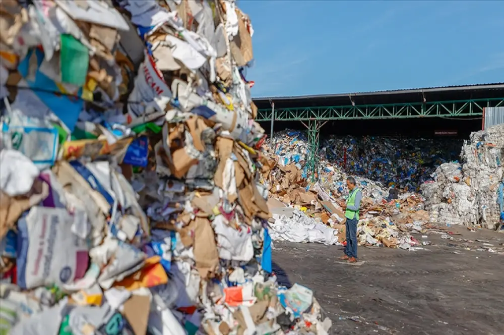 Dört yılda plastik poşet kaynaklı 550 bin ton atığın oluşması engellendi Dört yılda plastik poşet kaynaklı 550 bin ton atığın oluşması engellendi