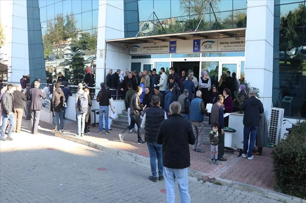 SGK merkezleri borçlanma başvuruları için yarın da mesai yapacak SGK merkezleri borçlanma başvuruları için yarın da mesai yapacak