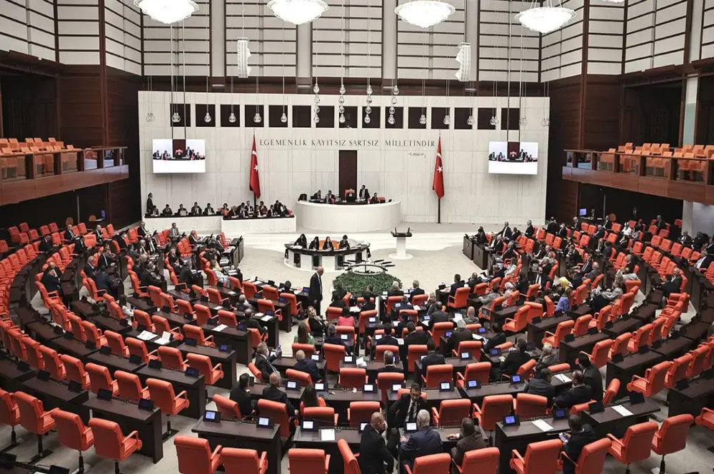 Memur ve emekli maaş artışı kanun teklifi, TBMM Genel Kurulu'nda kabul edildi Memur ve emekli maaş artışı kanun teklifi, TBMM Genel Kurulu'nda kabul edildi