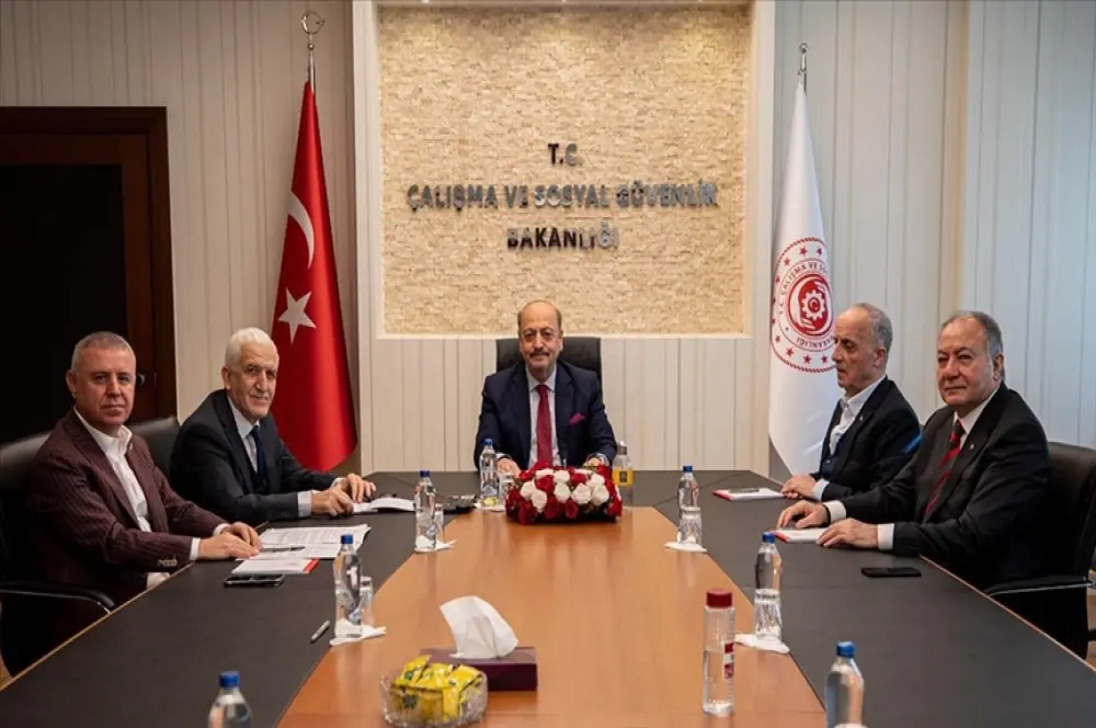 700 bin kamu işçisi ile ilgili 2023 toplu sözleşme görüşmelerine başlandı 700 bin kamu işçisi ile ilgili 2023 toplu sözleşme görüşmelerine başlandı