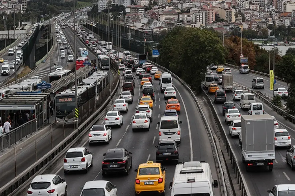 Geçen yıl trafiğe 1 milyon 270 bin aracın kaydı yapıldı Geçen yıl trafiğe 1 milyon 270 bin aracın kaydı yapıldı