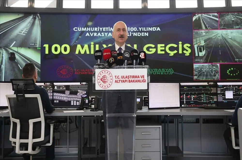Avrasya Tüneli'nden 100 milyonuncu araç geçti Avrasya Tüneli'nden 100 milyonuncu araç geçti