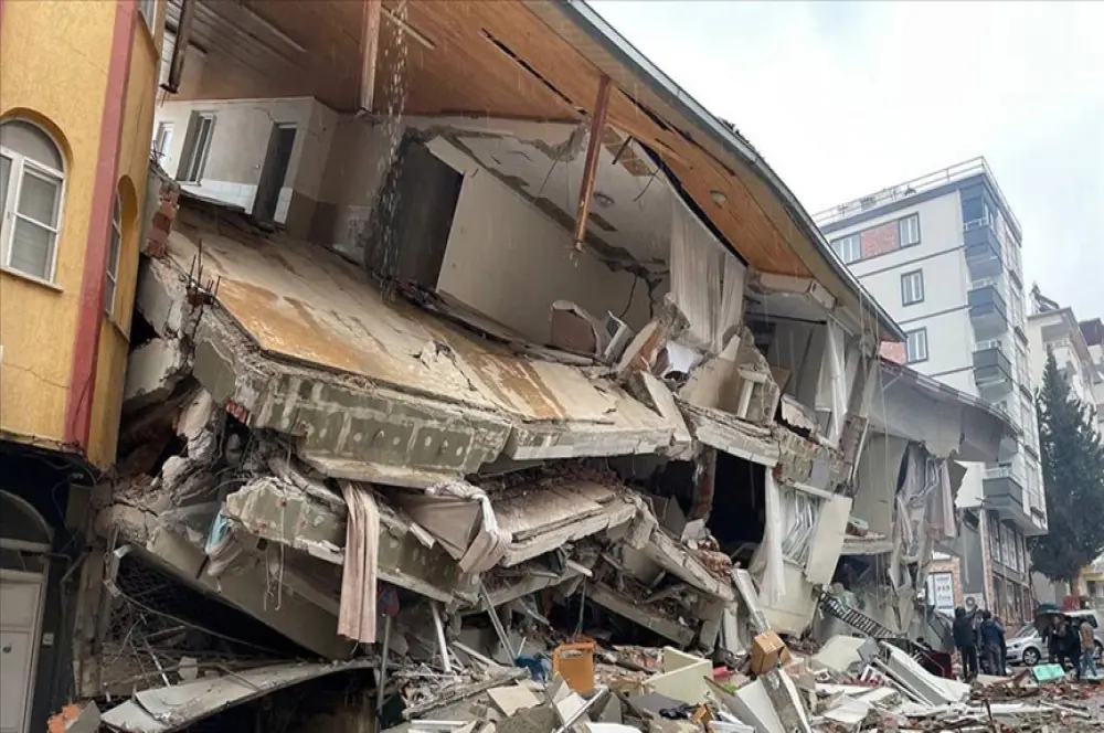Deprem nedeniyle bazı tren seferlerine ara verildi Deprem nedeniyle bazı tren seferlerine ara verildi