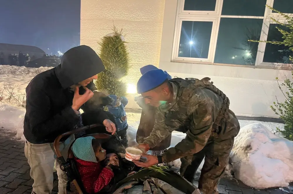 TSK kara, hava ve deniz unsurlarıyla afet bölgesinde TSK kara, hava ve deniz unsurlarıyla afet bölgesinde