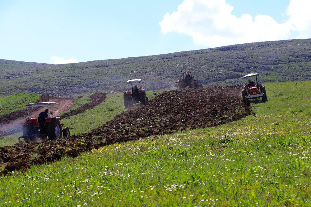 Deprem bölgesindeki çiftçilere nakdi mazot ve gübre desteğine ilişkin tebliğ Deprem bölgesindeki çiftçilere nakdi mazot ve gübre desteğine ilişkin tebliğ