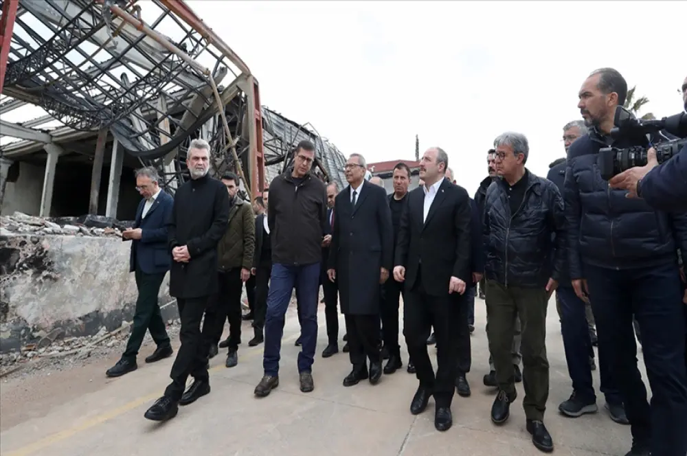 Bakan Varank, Kahramanmaraş'ta depremde hasar gören fabrikaları ziyaret etti Bakan Varank, Kahramanmaraş'ta depremde hasar gören fabrikaları ziyaret etti