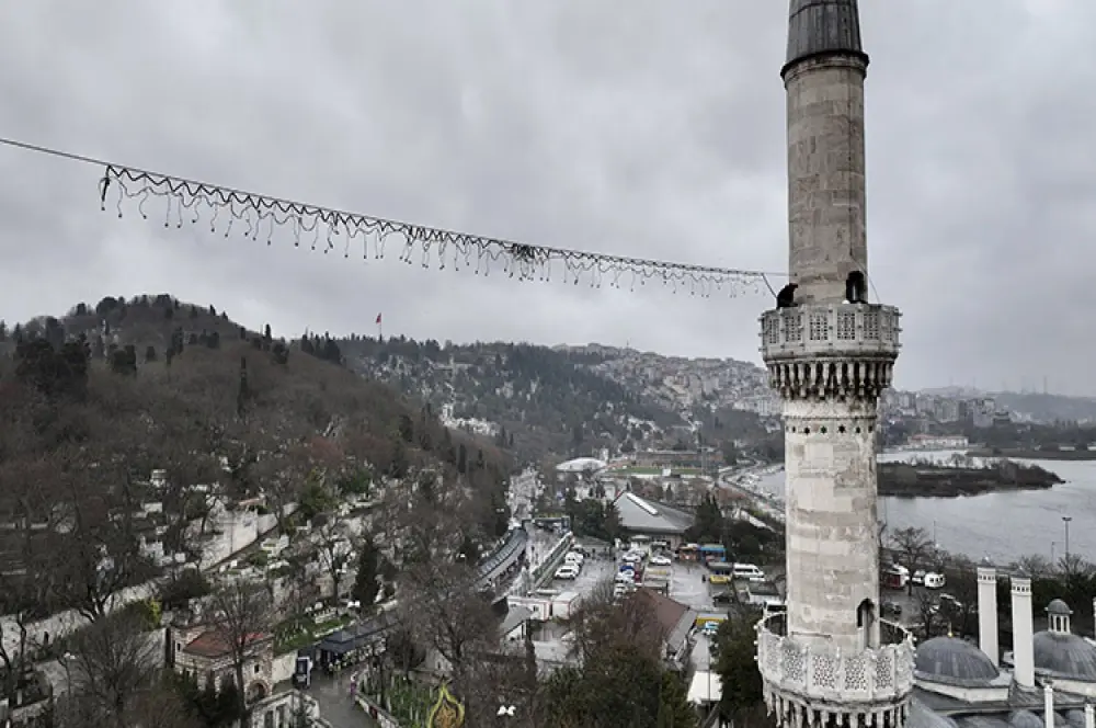 İstanbul'da ramazanın ilk mahyası Eyüp Sultan Camisi'ne asıldı İstanbul'da ramazanın ilk mahyası Eyüp Sultan Camisi'ne asıldı