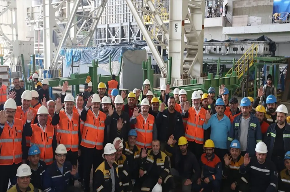 Bakanlar Varank ve Dönmez, İskenderun'da bazı sanayi tesislerini inceledi Bakanlar Varank ve Dönmez, İskenderun'da bazı sanayi tesislerini inceledi