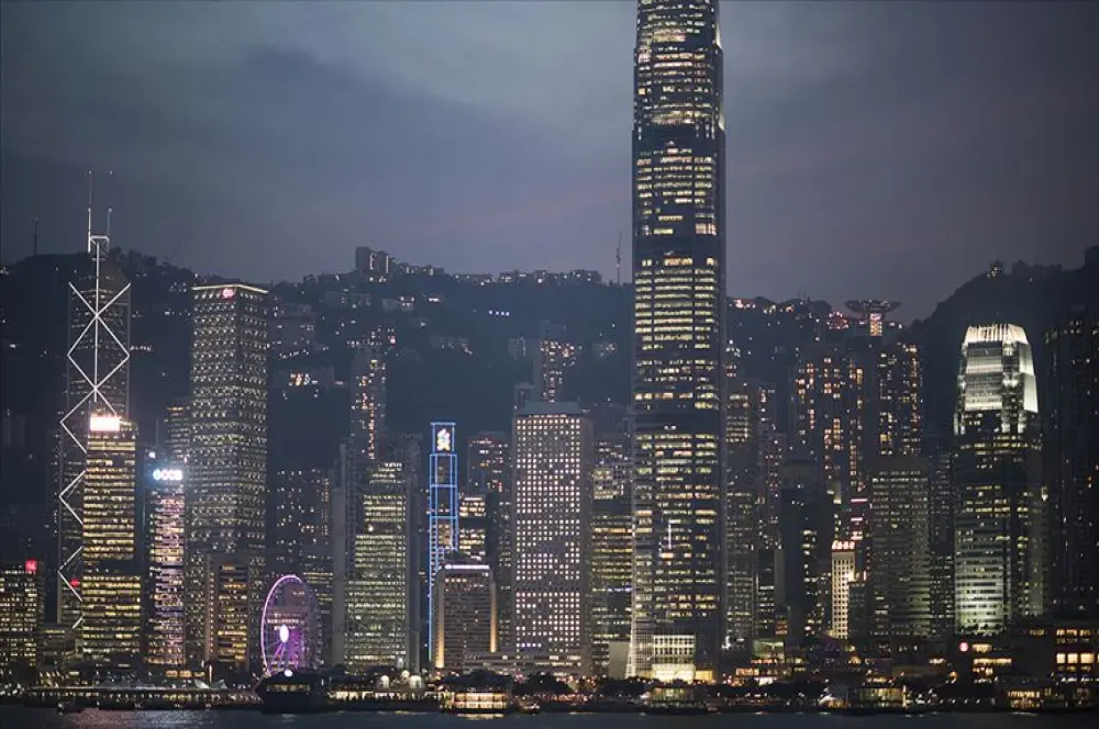 Hong Kong, Fed'i izleyerek gösterge faiz oranını 25 baz puan artırdı Hong Kong, Fed'i izleyerek gösterge faiz oranını 25 baz puan artırdı