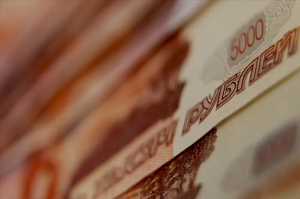 Rus bütçesi ilk çeyrekte 2.4 trilyon ruble açık verdi Rus bütçesi ilk çeyrekte 2.4 trilyon ruble açık verdi
