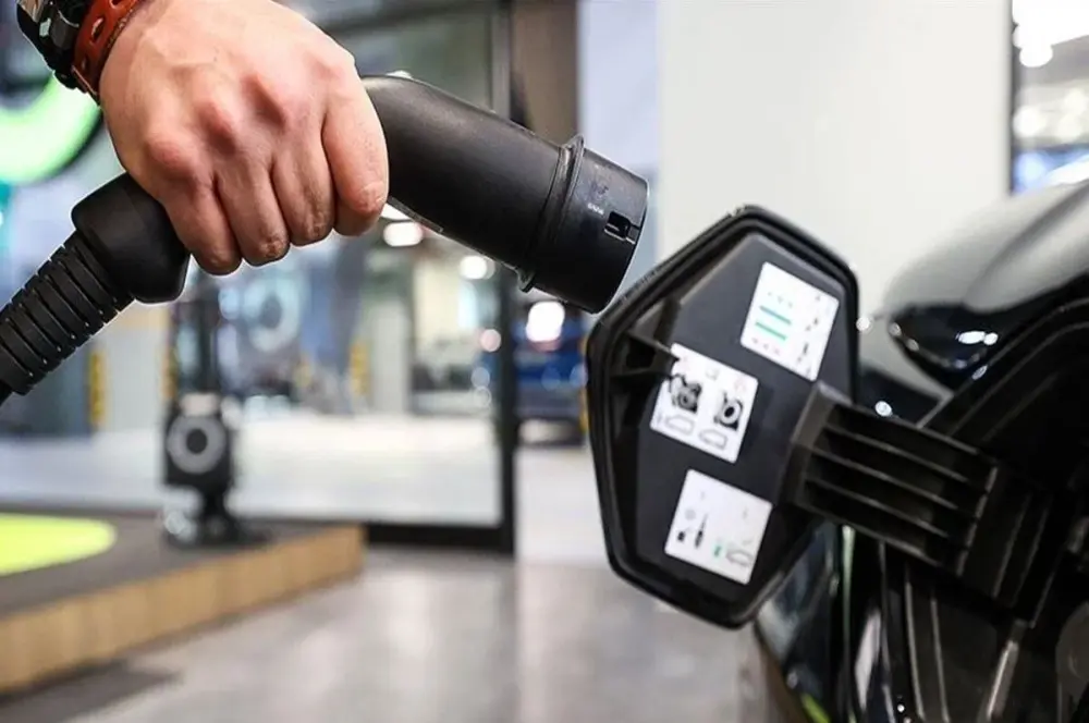 ABD'de araç sahiplerinin yüzde 40'ı elektrikli araçlara geçişi düşünüyor ABD'de araç sahiplerinin yüzde 40'ı elektrikli araçlara geçişi düşünüyor