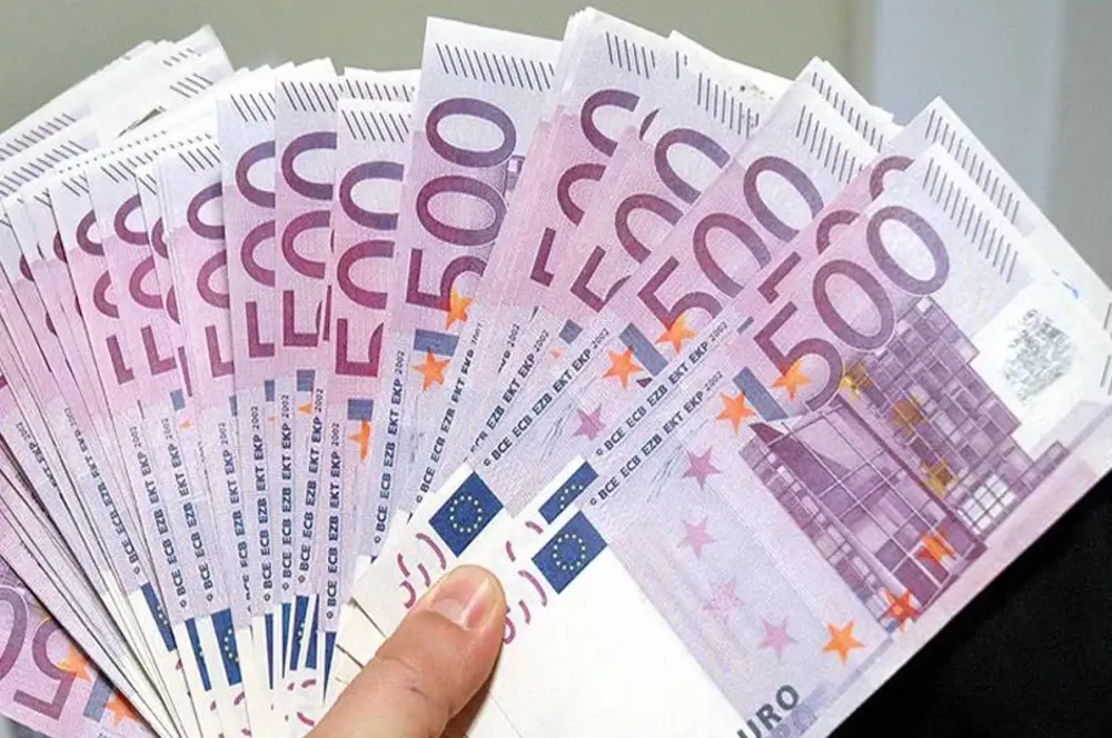 Euro / dolar paritesi 13 ayın en yüksek seviyesinde Euro / dolar paritesi 13 ayın en yüksek seviyesinde