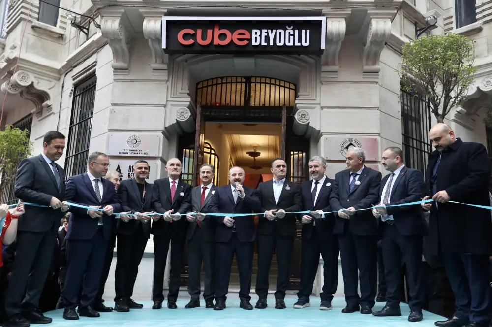Türkiye'nin ilk şehir içi kuluçka merkezi Cube Beyoğlu açıldı Türkiye'nin ilk şehir içi kuluçka merkezi Cube Beyoğlu açıldı