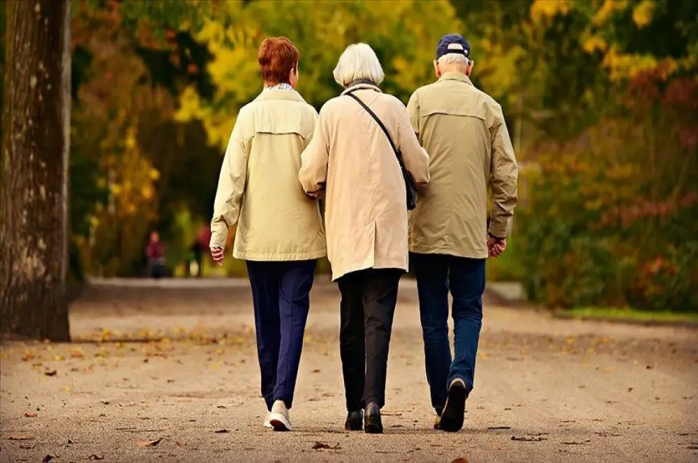 Zengin ve orta gelirli ülkelerde nüfus yaşlandıkça çalışan rekabeti artıyor Zengin ve orta gelirli ülkelerde nüfus yaşlandıkça çalışan rekabeti artıyor