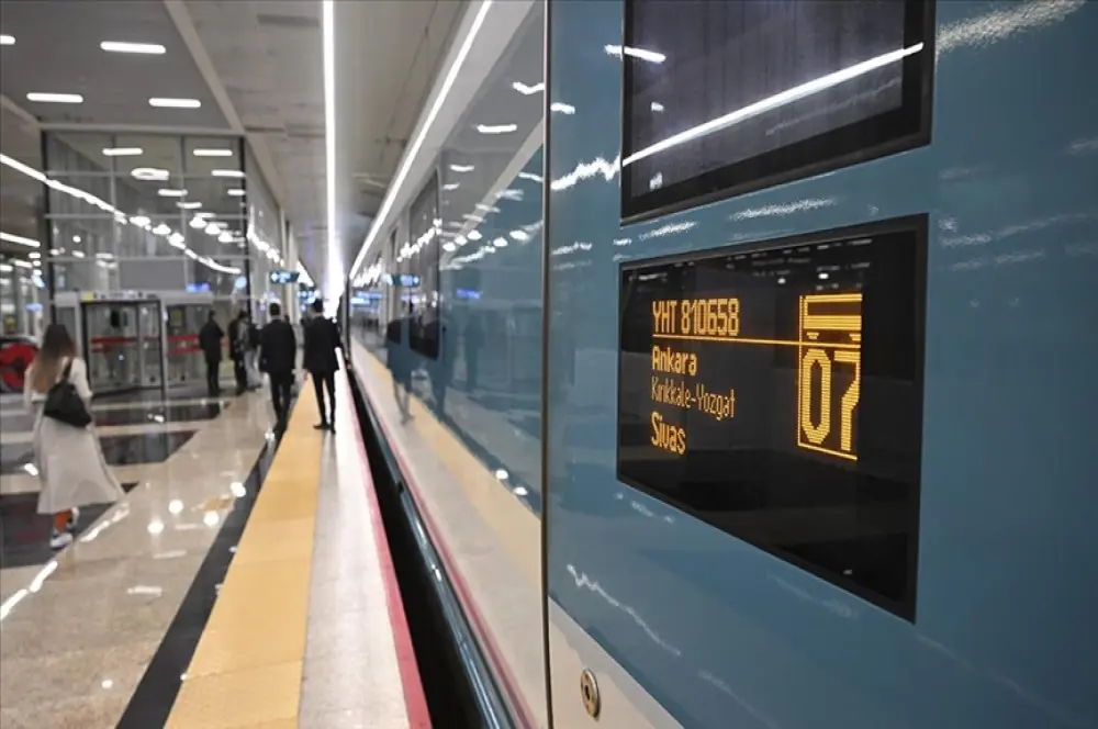 Ankara-Sivas Hızlı Treni ilk seferi için yola çıktı Ankara-Sivas Hızlı Treni ilk seferi için yola çıktı