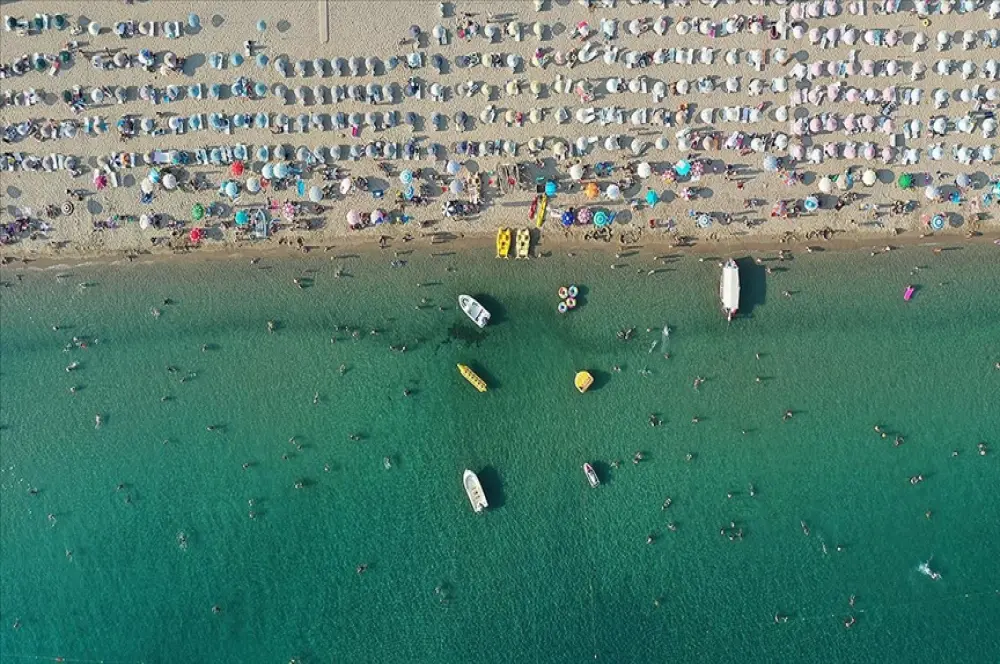 Turizmden 2028’de 100 milyar dolarlık gelir hedefi Turizmden 2028’de 100 milyar dolarlık gelir hedefi