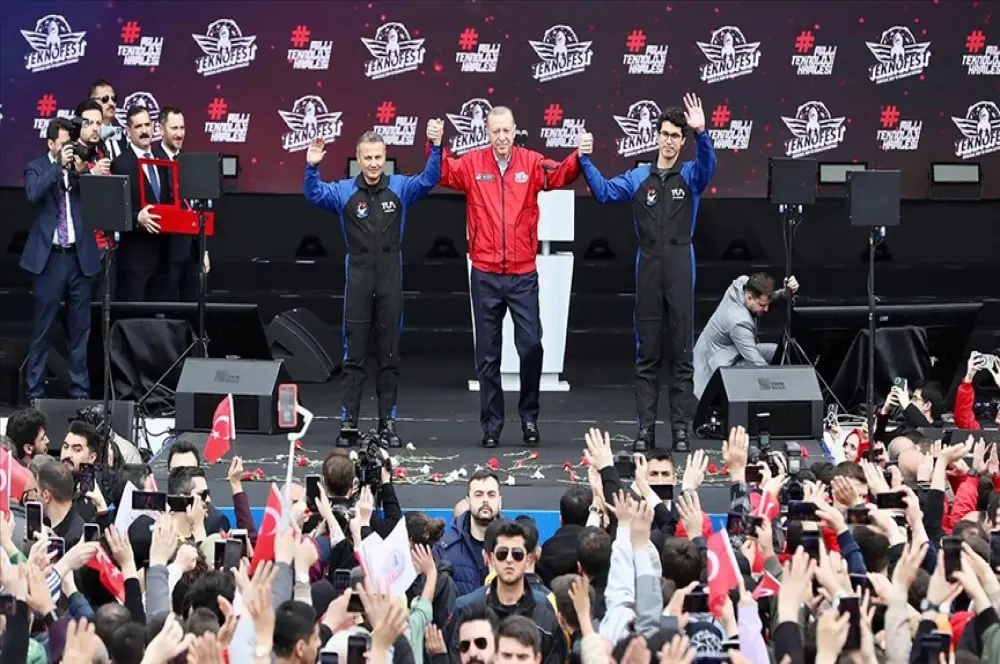 Cumhurbaşkanı Erdoğan, Türkiye'nin ilk uzay yolcularını açıkladı Cumhurbaşkanı Erdoğan, Türkiye'nin ilk uzay yolcularını açıkladı