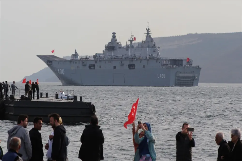 TCG Anadolu, Çanakkale Boğazı'ndan geçti TCG Anadolu, Çanakkale Boğazı'ndan geçti
