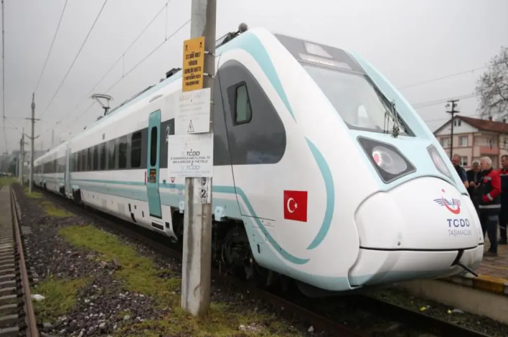 İlk Milli Elektrikli Tren Seti yarın İstanbul'da vatandaşlarla buluşacak İlk Milli Elektrikli Tren Seti yarın İstanbul'da vatandaşlarla buluşacak