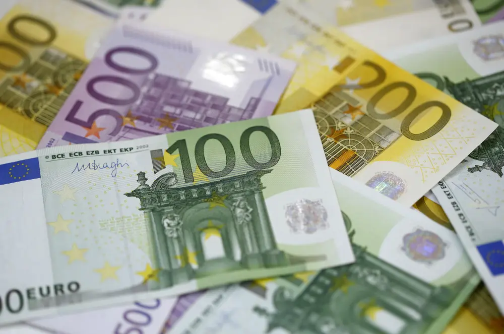 Euro Bölgesi'nde perakende satışlar geriledi Euro Bölgesi'nde perakende satışlar geriledi