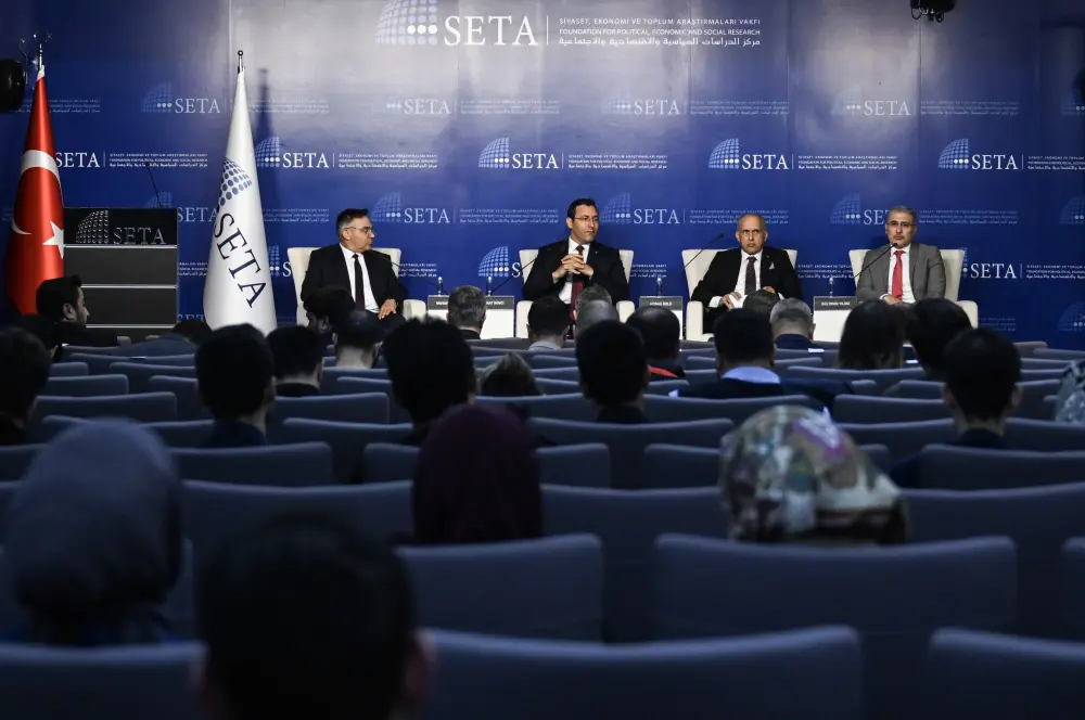 "Türk Savunma Sanayiinin Yüzyılı" konulu sempozyum düzenlendi "Türk Savunma Sanayiinin Yüzyılı" konulu sempozyum düzenlendi