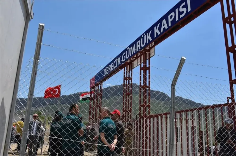 Hakkari'deki Derecik Gümrük Kapısı giriş çıkışa açıldı Hakkari'deki Derecik Gümrük Kapısı giriş çıkışa açıldı