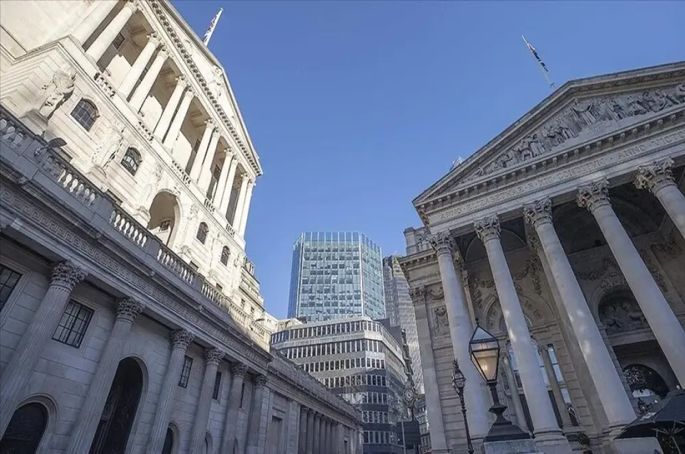 İngiltere Merkez Bankası (BoE), politika faizini yüzde 4.50'ye çıkardı İngiltere Merkez Bankası (BoE), politika faizini yüzde 4.50'ye çıkardı