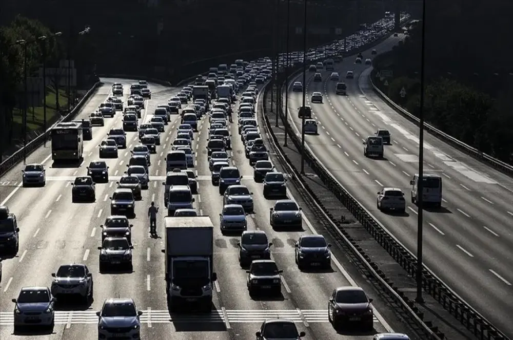Trafiğe nisanda 179 bin 504 aracın kaydı yapıldı Trafiğe nisanda 179 bin 504 aracın kaydı yapıldı