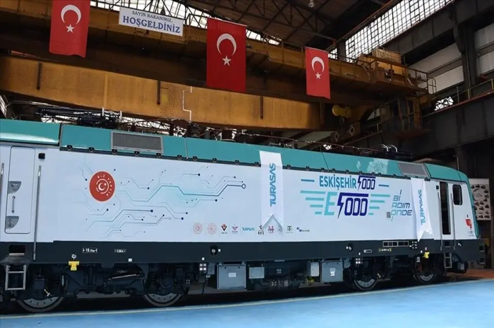 Milli elektrikli tren yolculu seferlerine başlıyor Milli elektrikli tren yolculu seferlerine başlıyor