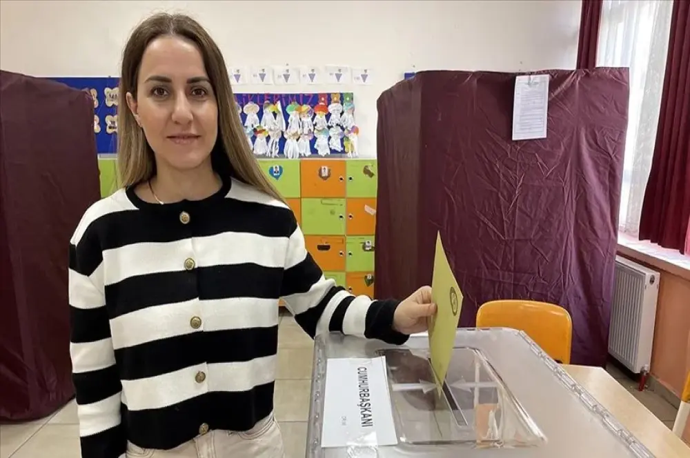Türkiye, Cumhurbaşkanı Seçimi ikinci tur oylaması için sandık başında Türkiye, Cumhurbaşkanı Seçimi ikinci tur oylaması için sandık başında