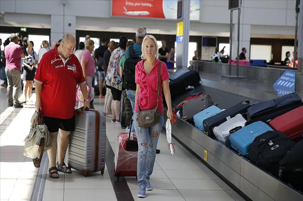 Antalya'ya hava yoluyla gelen turist sayısı 3 milyon 405 bini aştı Antalya'ya hava yoluyla gelen turist sayısı 3 milyon 405 bini aştı