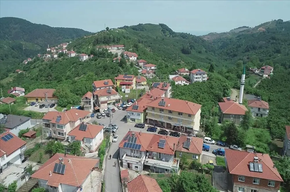 Zonguldak'ta köylüler güneş enerjisi sistemiyle kendi elektriklerini üretiyor Zonguldak'ta köylüler güneş enerjisi sistemiyle kendi elektriklerini üretiyor