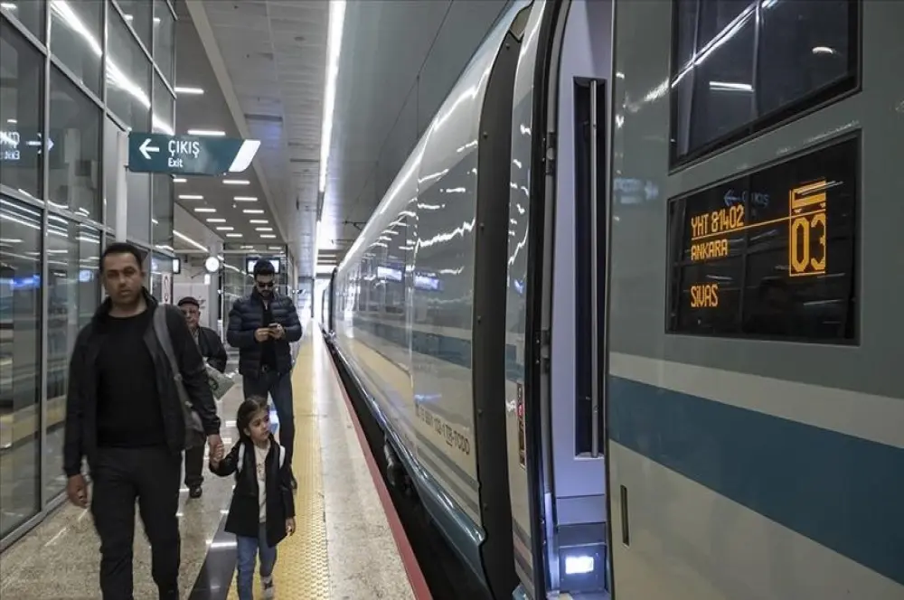 Ankara-Sivas Hızlı Tren Hattı'nda 125 binden fazla kişi seyahat etti Ankara-Sivas Hızlı Tren Hattı'nda 125 binden fazla kişi seyahat etti