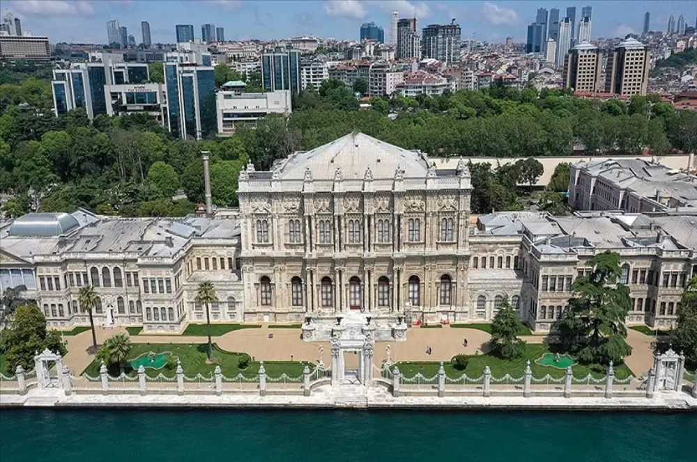 Dolmabahçe Sarayı'nın açılışının üzerinden 167 yıl geçti Dolmabahçe Sarayı'nın açılışının üzerinden 167 yıl geçti