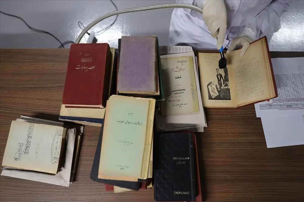 Yüzlerce yıllık eserler Cumhurbaşkanlığı Millet Kütüphanesi'nde şifa buluyor Yüzlerce yıllık eserler Cumhurbaşkanlığı Millet Kütüphanesi'nde şifa buluyor