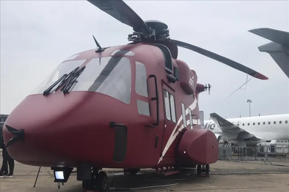 Türkiye'nin yeni helikopteri T925 ilk kez vitrine çıktı Türkiye'nin yeni helikopteri T925 ilk kez vitrine çıktı