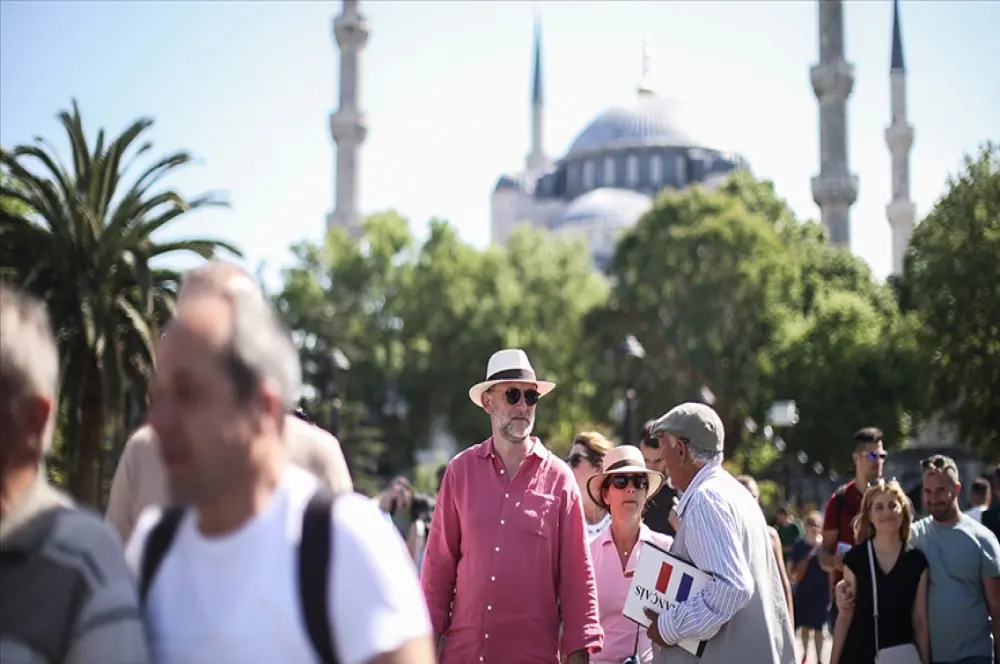 İstanbul'a yılın ilk 5 ayında gelen yabancı turist sayısı yüzde 19 arttı İstanbul'a yılın ilk 5 ayında gelen yabancı turist sayısı yüzde 19 arttı