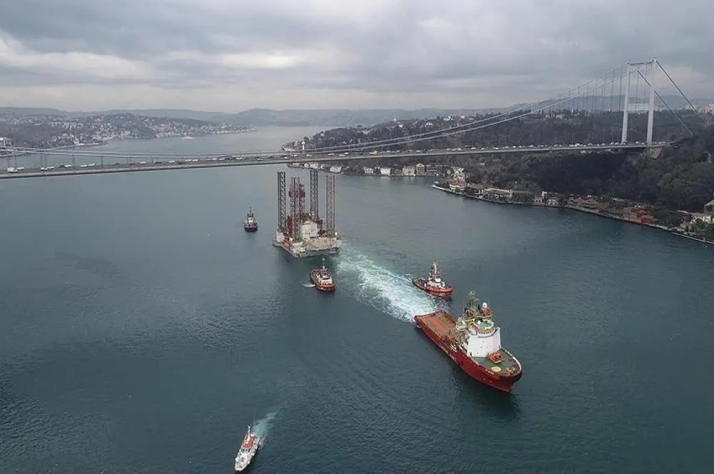 Boğazlardan gemi geçişinde zamlı tarife yarın başlıyor Boğazlardan gemi geçişinde zamlı tarife yarın başlıyor