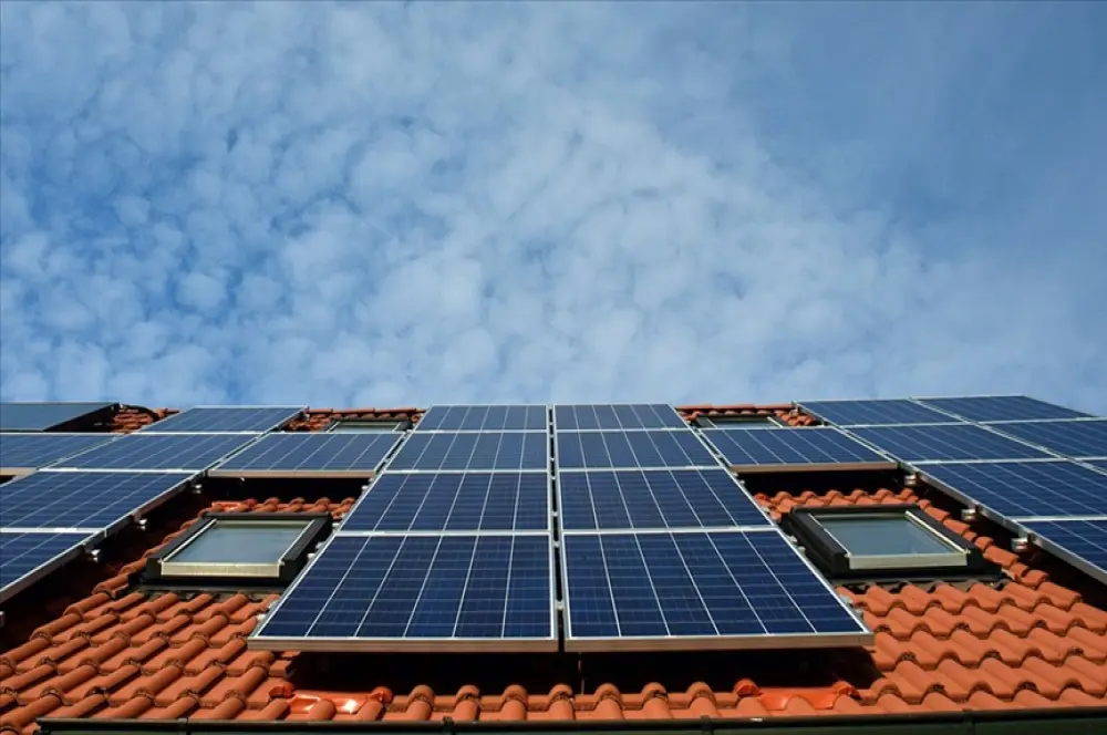 Çatı tipi güneş panelleri dünyada 36 milyon evin enerjisini karşılıyor Çatı tipi güneş panelleri dünyada 36 milyon evin enerjisini karşılıyor