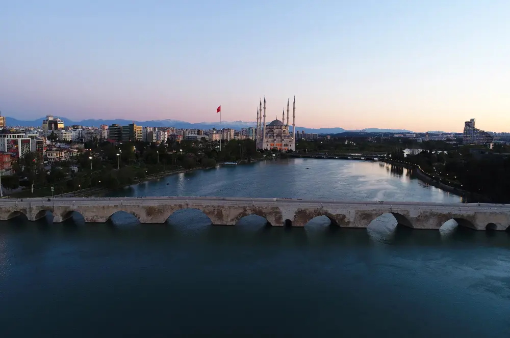 Asırlık köprülere vefa dokunuşu Asırlık köprülere vefa dokunuşu