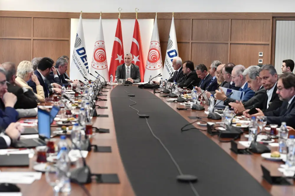 Ticaret Bakanı Bolat, DEİK Yönetim Kurulu üyeleri ile bir araya geldi Ticaret Bakanı Bolat, DEİK Yönetim Kurulu üyeleri ile bir araya geldi