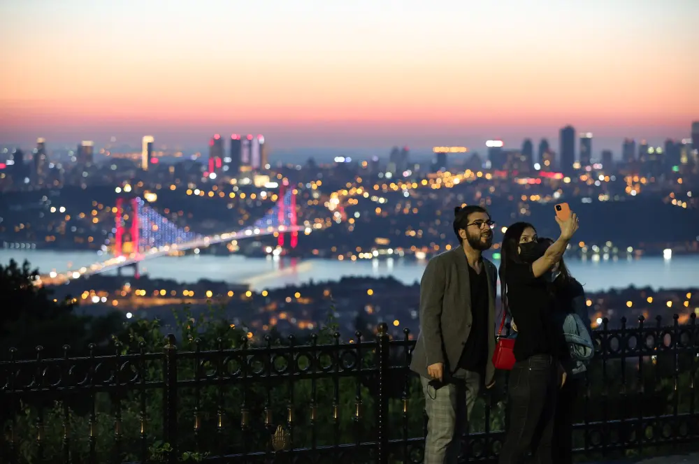 İstanbul, Avrupa'nın En İyi 15 Şehri ödüllerinde birinci oldu İstanbul, Avrupa'nın En İyi 15 Şehri ödüllerinde birinci oldu