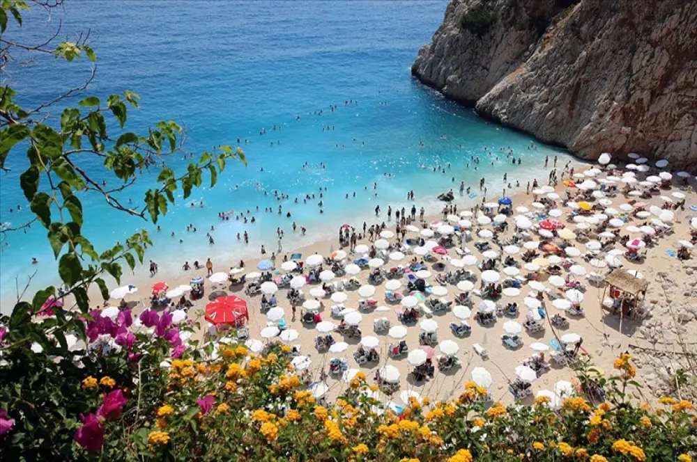 Antalya'ya 18 günde 1,5 milyon turist geldi Antalya'ya 18 günde 1,5 milyon turist geldi
