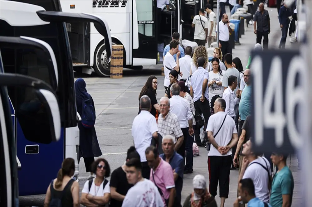 Akraba ziyaretine ilk çeyrekte yaklaşık 12 milyar lira harcandı Akraba ziyaretine ilk çeyrekte yaklaşık 12 milyar lira harcandı